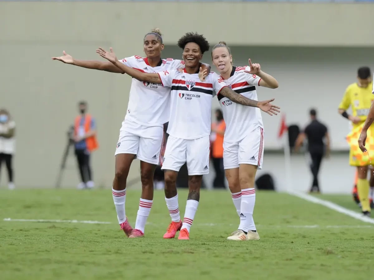 São Paulo se reforça no time feminino e anuncia contratação da atacante  Mariana Santos